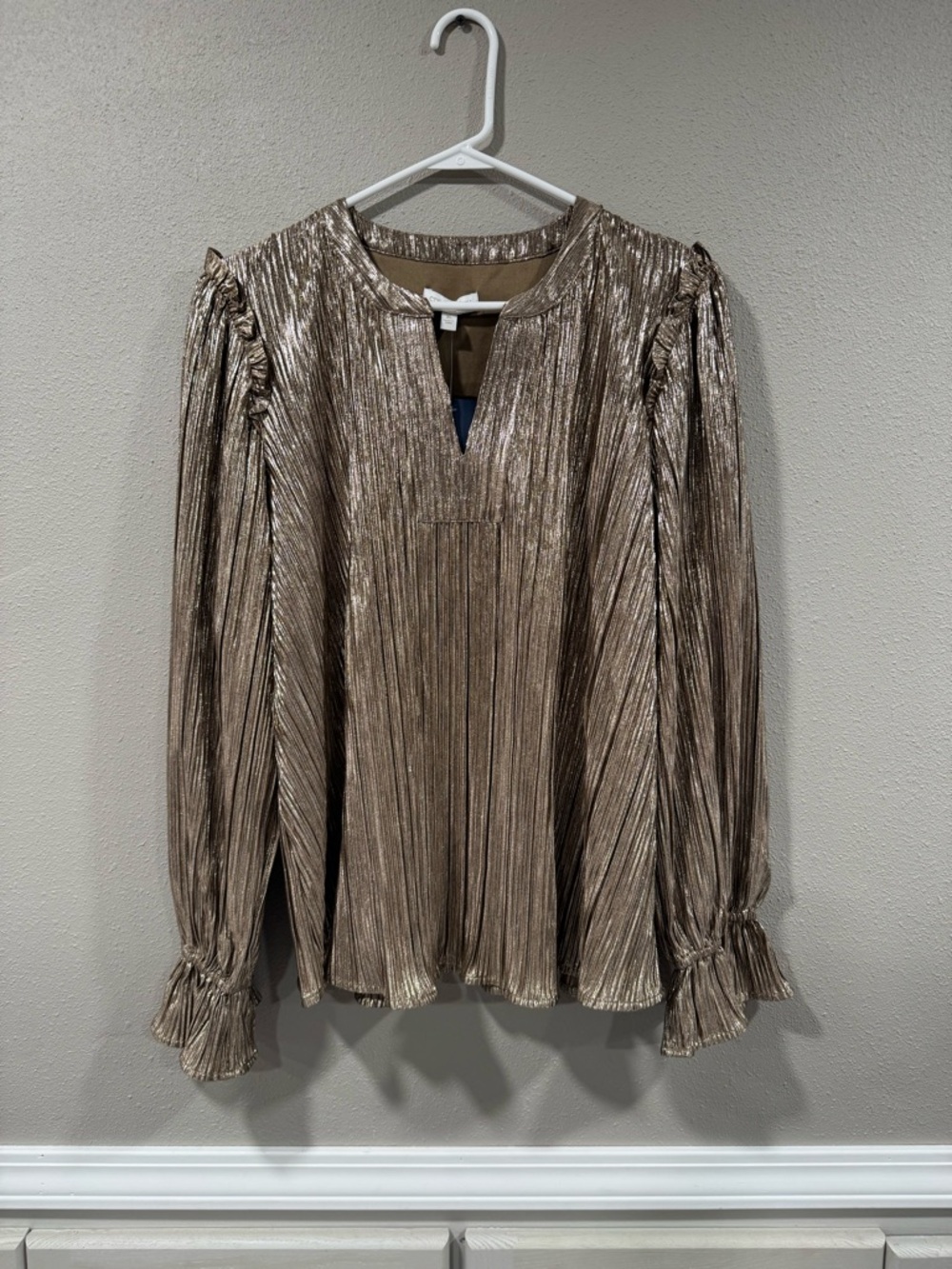 NWT Crown & Ivy Women’s Long Sleeve Split Neck Blouse - Picture 2 of 6